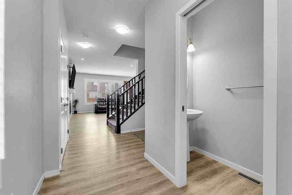 146 Red Sky Cres Ne - Photo 3 of 31