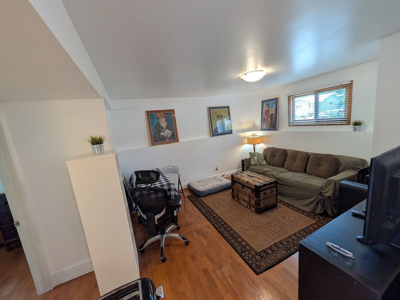 3719 Logan Cres Sw - Photo 3 of 19