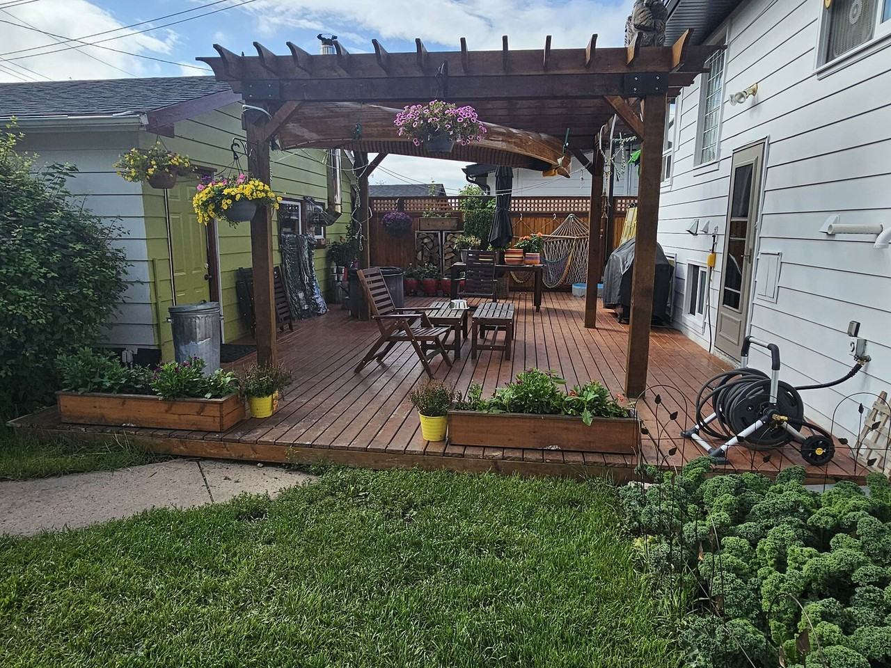 3719 Logan Cres Sw - Photo 2 of 22