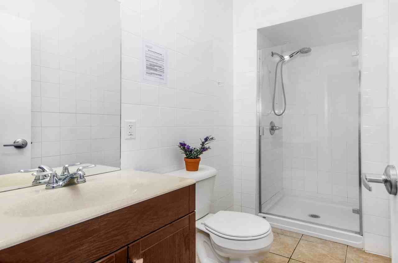 620 West Pender Street - Photo 2 of 15