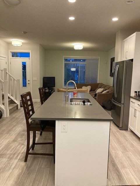 25 -25 Walcrest Gate Se - Photo 3 of 17