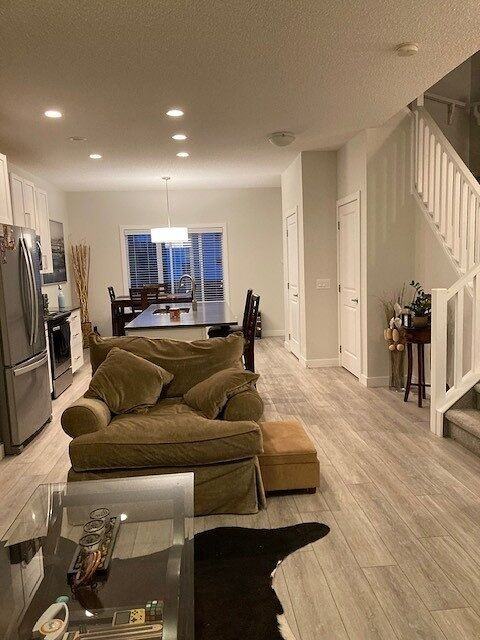 25 -25 Walcrest Gate Se - Photo 6 of 17