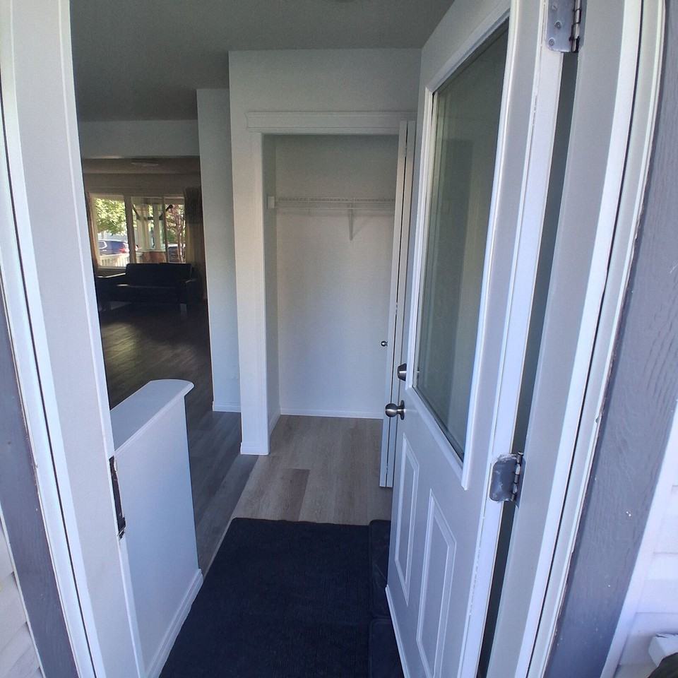12032 18 Ave Sw - Photo 2 of 16