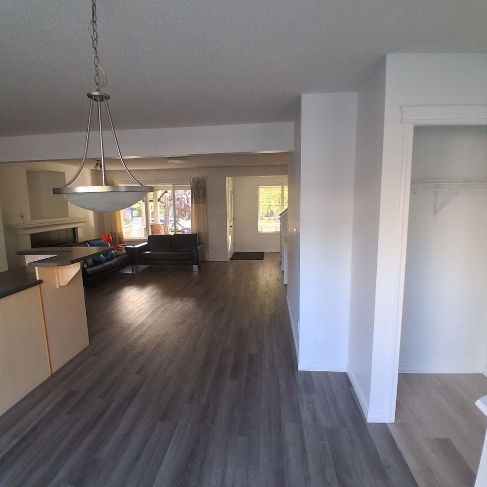 12032 18 Ave Sw - Photo 3 of 16
