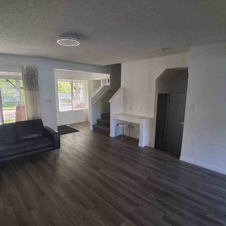 12032 18 Ave Sw - Photo 5 of 16