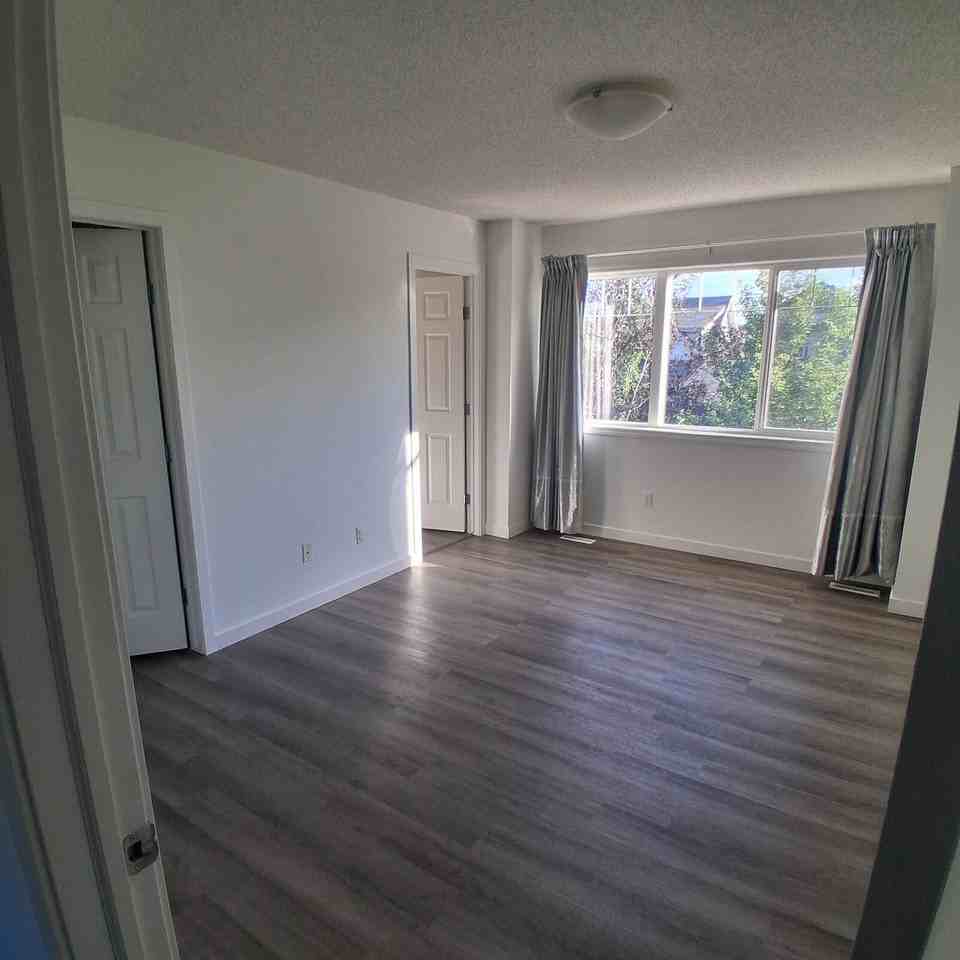 12032 18 Ave Sw - Photo 6 of 16