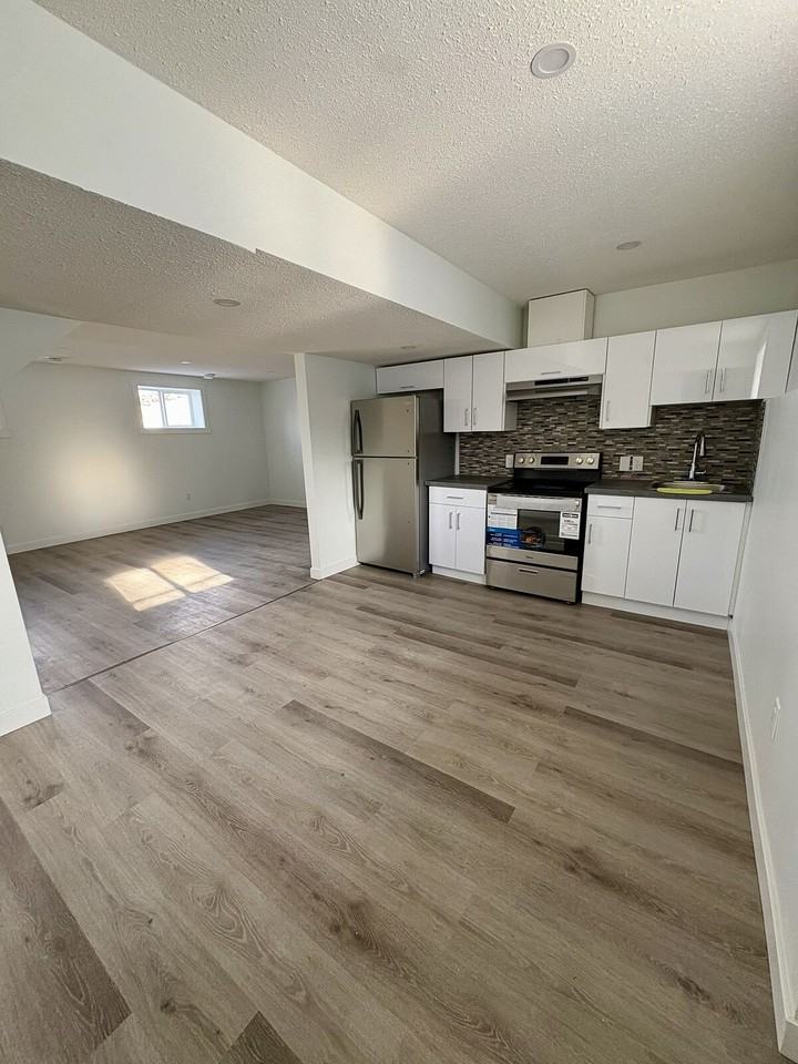 15715 105 Ave Nw - Photo 2 of 10