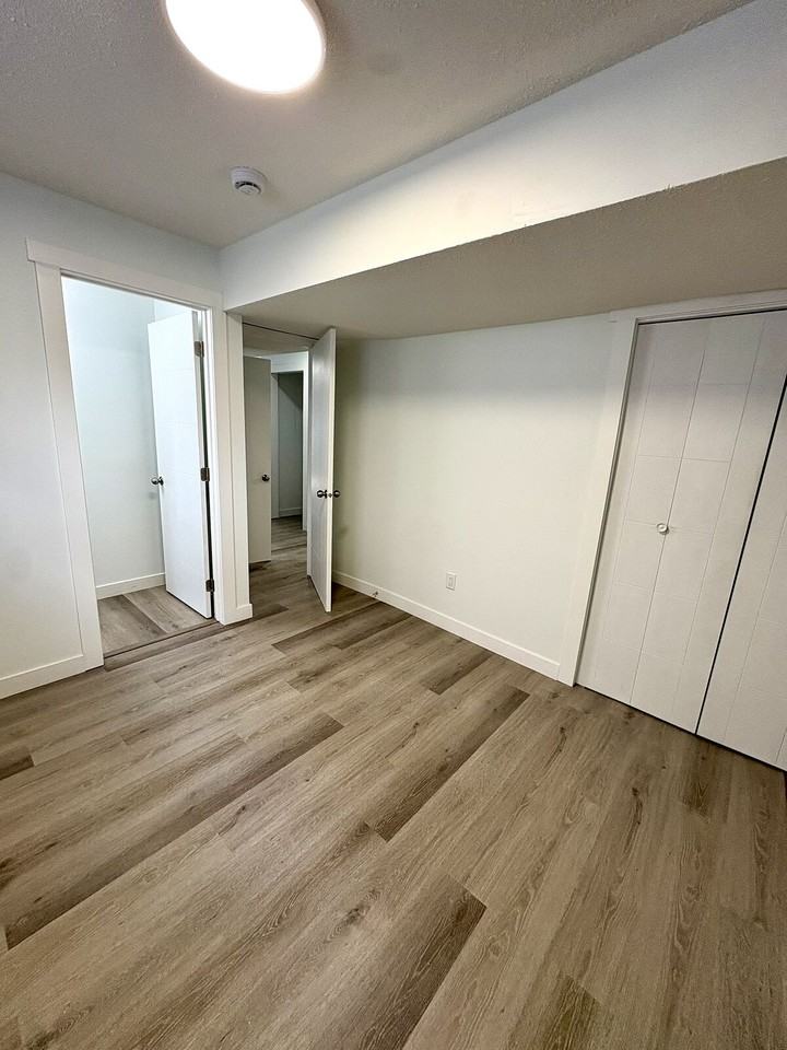 15715 105 Ave Nw - Photo 4 of 10