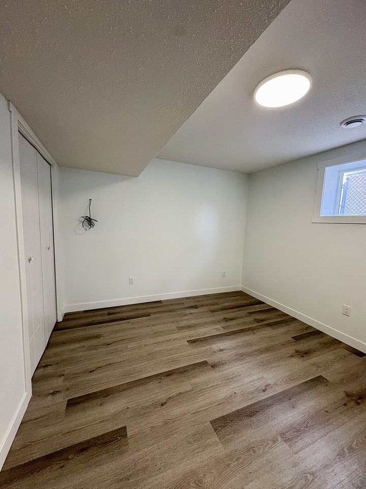 15715 105 Ave Nw - Photo 5 of 10