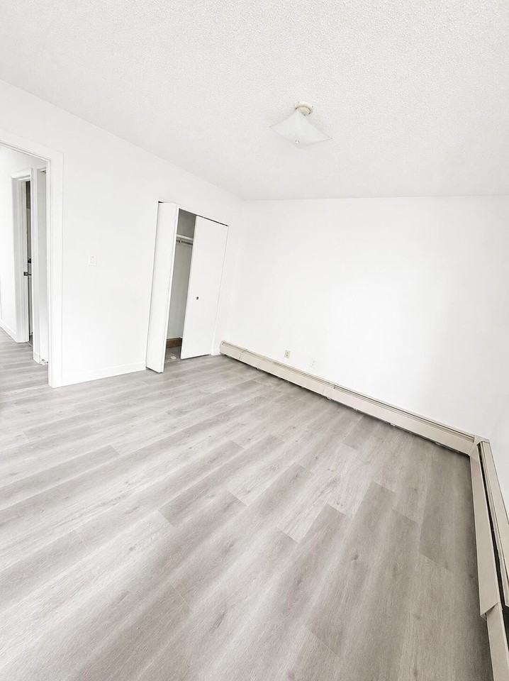 9408 149 St Nw - Photo 2 of 6