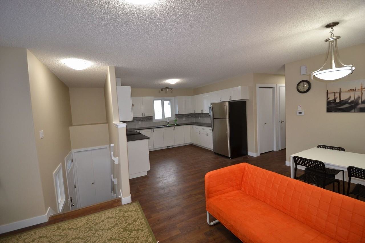 11822 69 St Nw - Photo 3 of 18