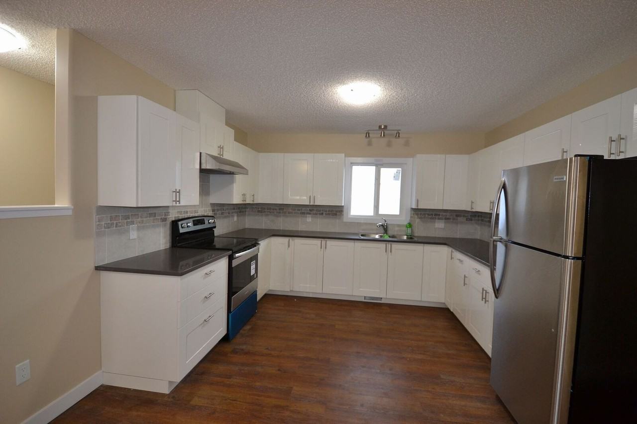 11822 69 St Nw - Photo 5 of 18