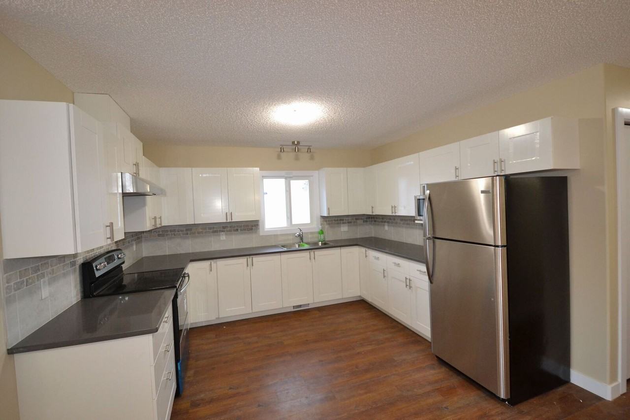 11822 69 St Nw - Photo 6 of 18
