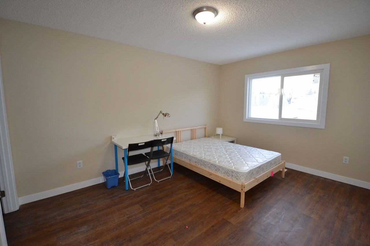 11822 69 St Nw - Photo 7 of 18