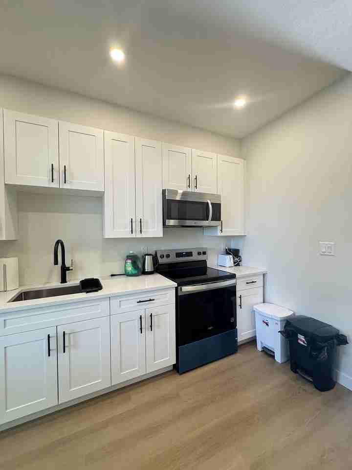 11255 75 Ave Nw - Photo 2 of 6