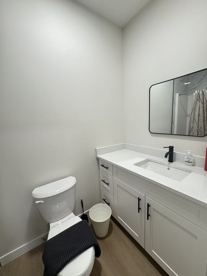 11255 75 Ave Nw - Photo 4 of 6
