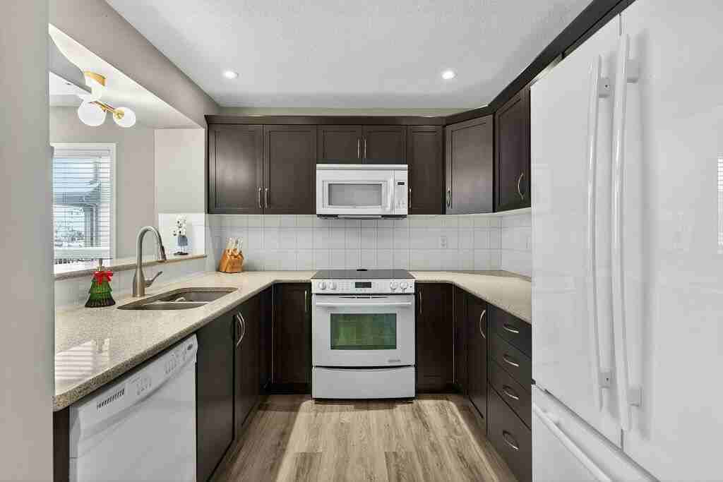 1012 Windsong Dr Sw - Photo 6 of 35