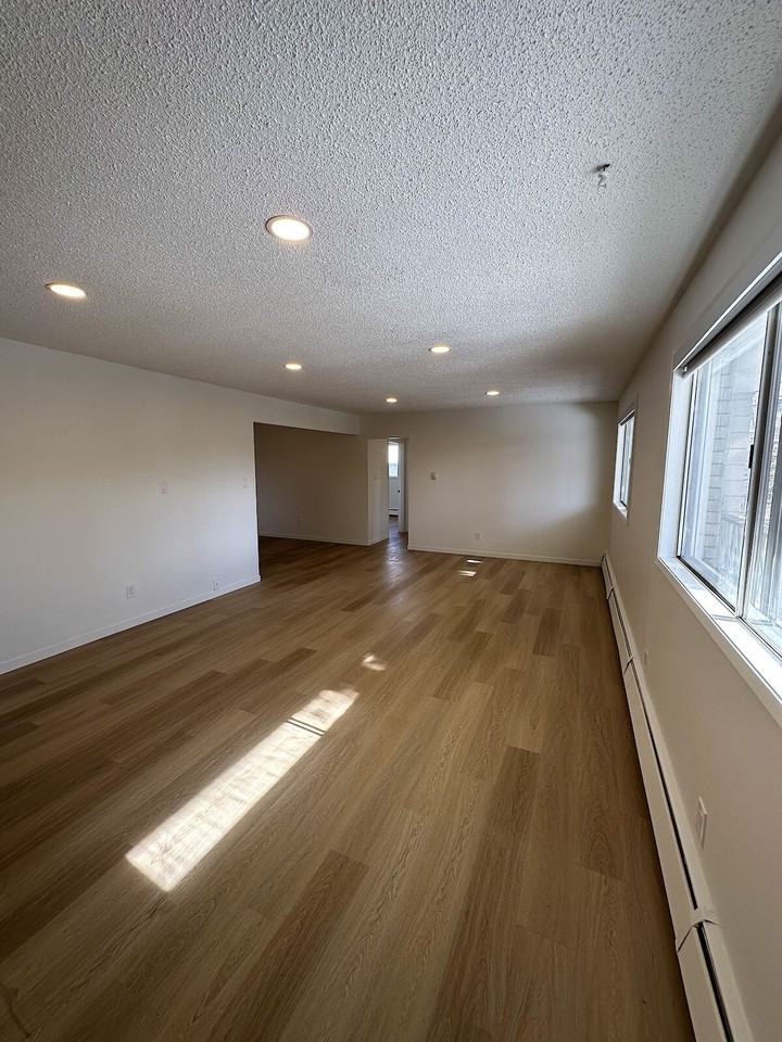428 - 428 - 20th Avenue Ne - Photo 3 of 13