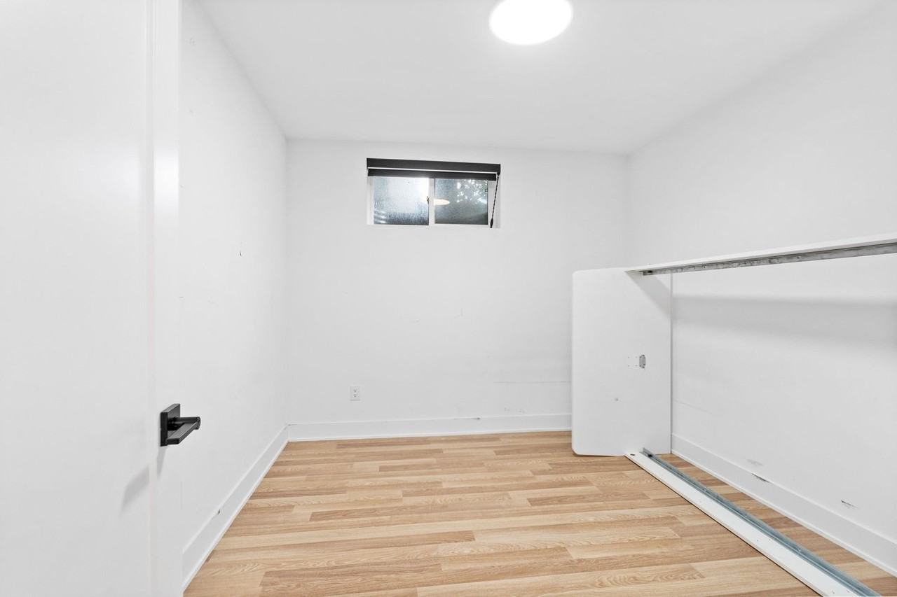 1398 Fisher Ave - Photo 3 of 10