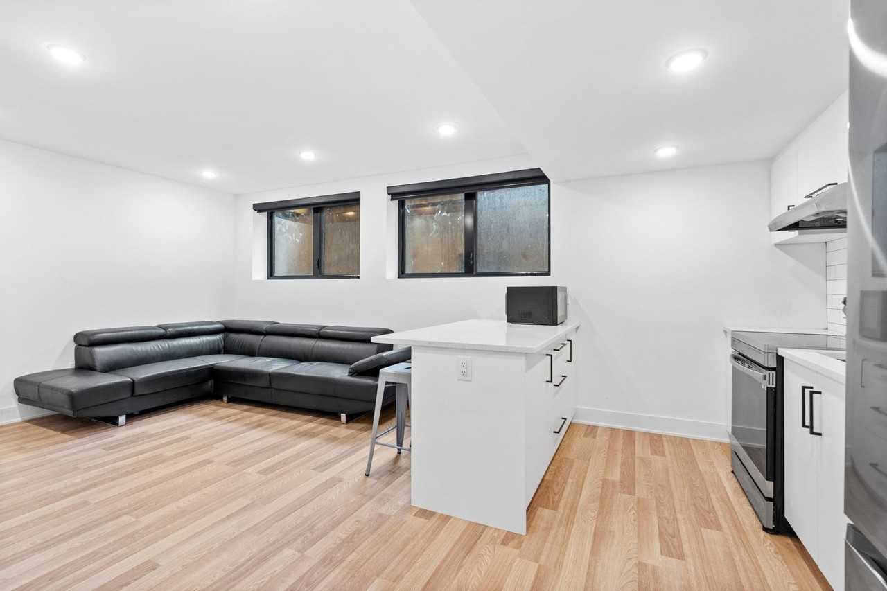 1398 Fisher Ave - Photo 4 of 10