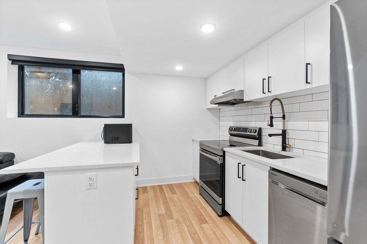 1398 Fisher Ave - Photo 6 of 10