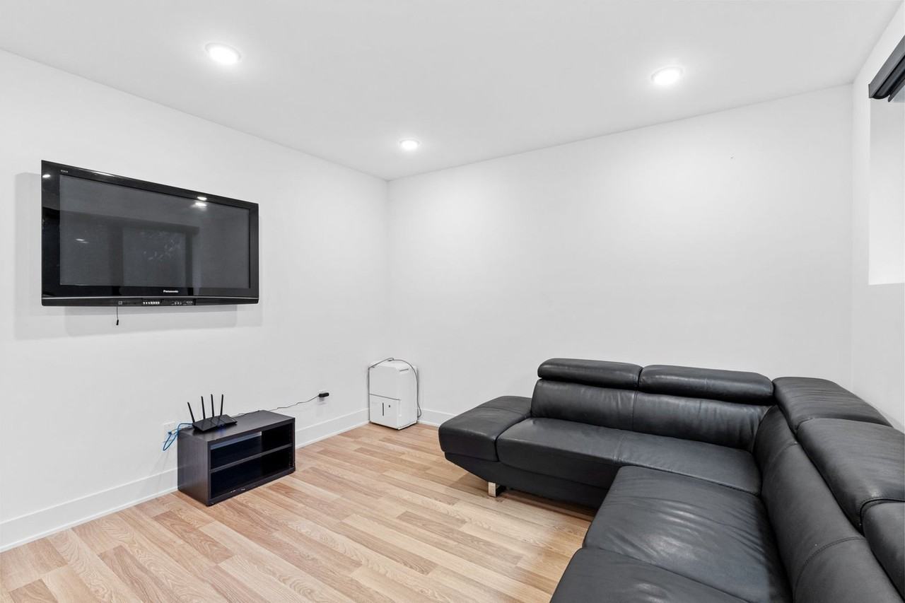 1398 Fisher Ave - Photo 7 of 10