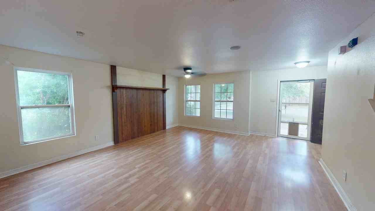 4209 Oak Pointe Dr #1 - Photo 4 of 8