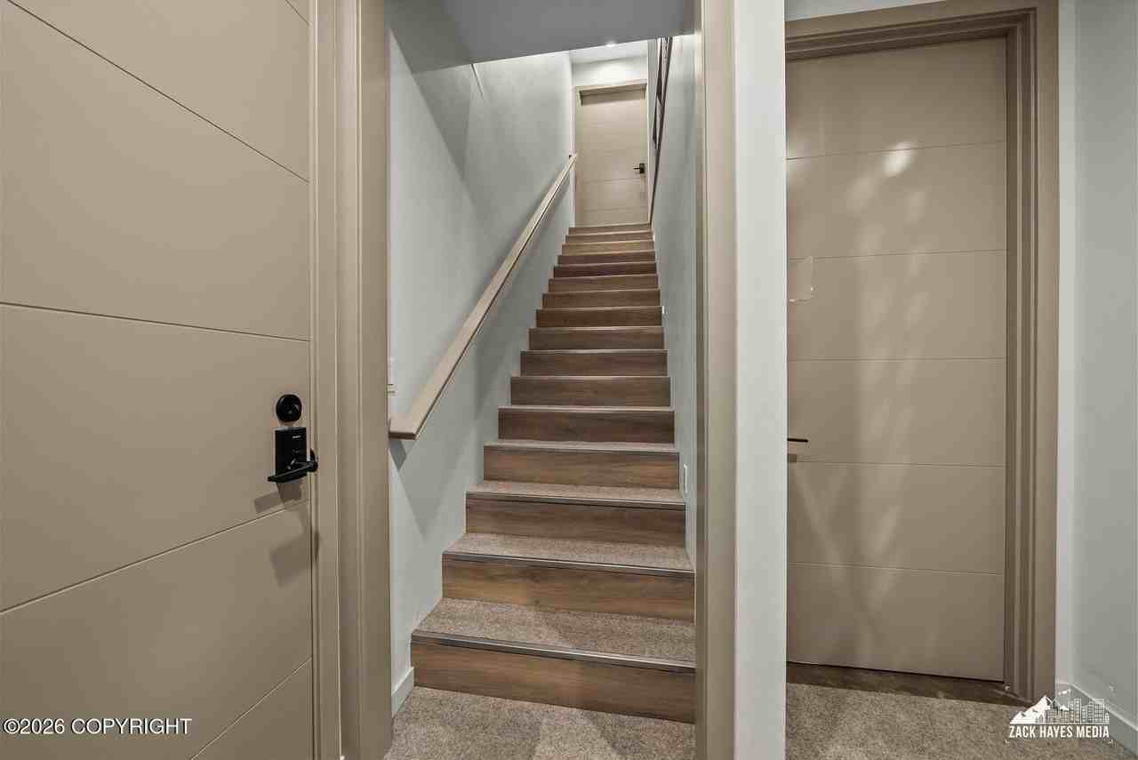 1785 Evangeline Ln - Photo 3 of 39