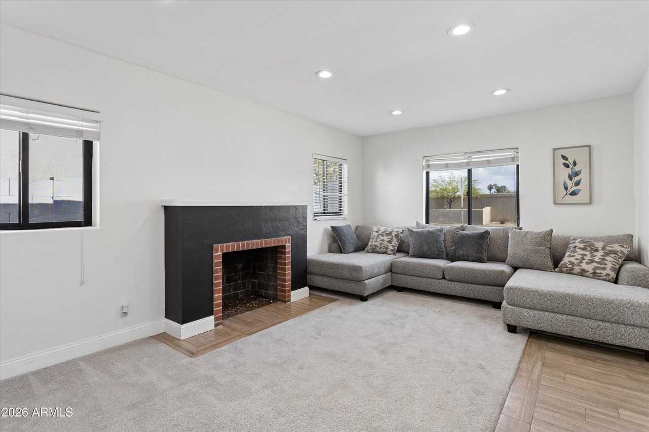 926 W Moreland St - Photo 4 of 31