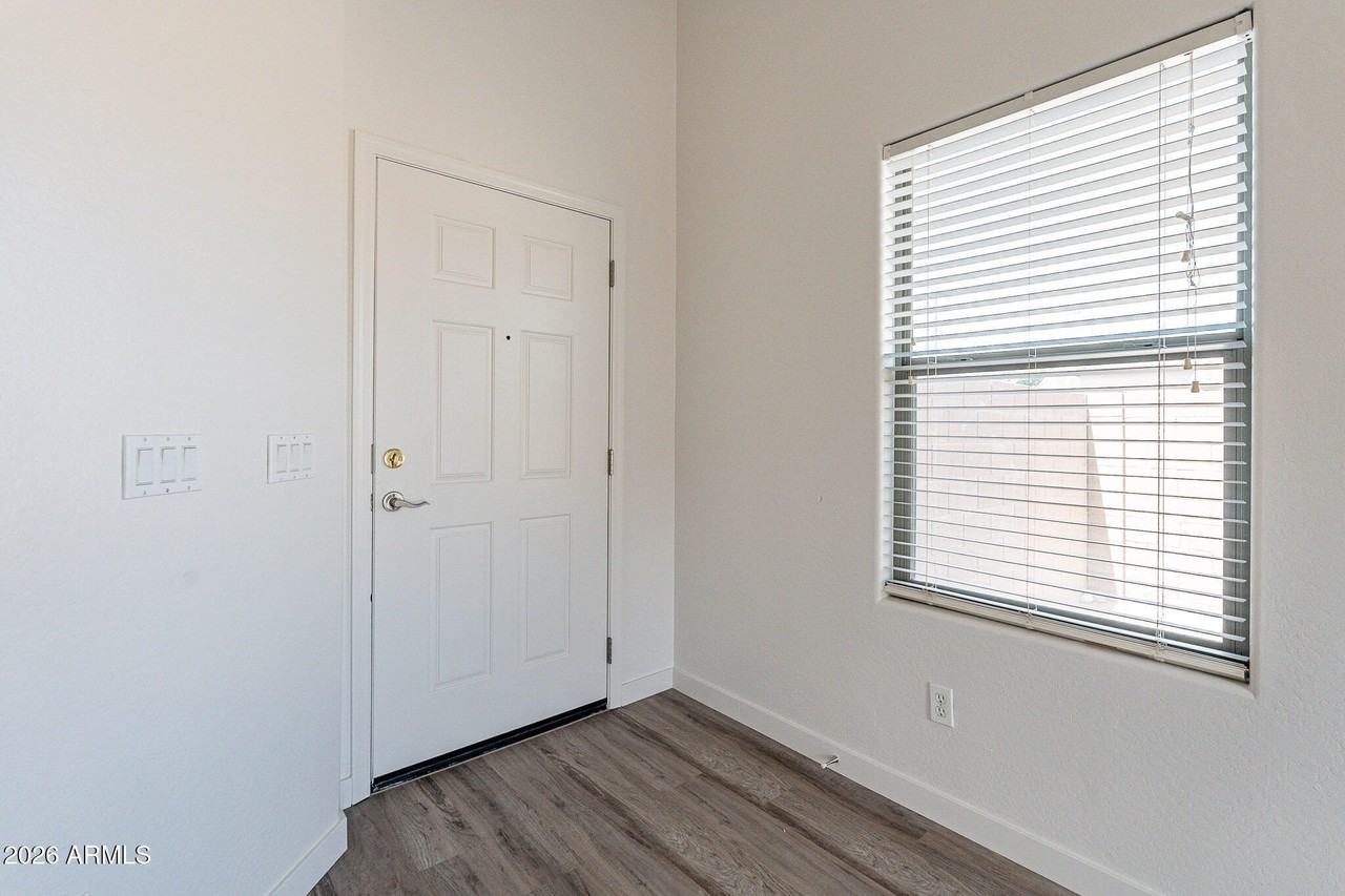 24866 W Huntington Dr - Photo 5 of 43