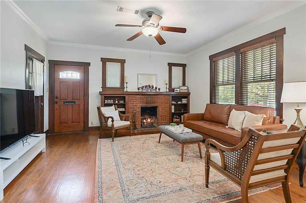 612 E 32nd St - Photo 3 of 17