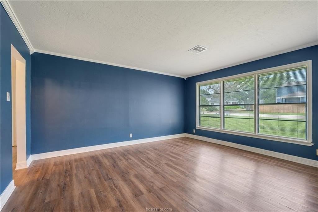 318 Fairway Dr - Photo 3 of 14