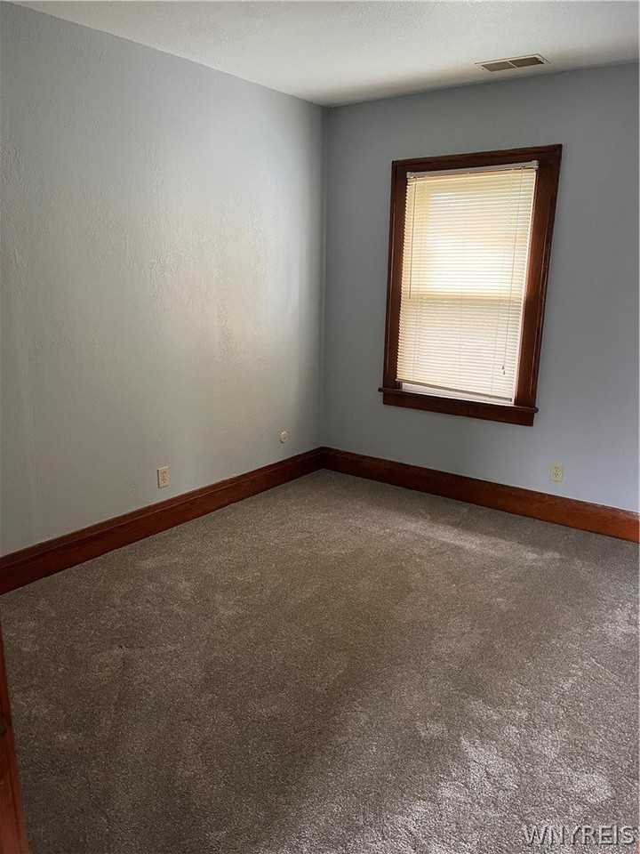 4329 S Buffalo St - Photo 5 of 17
