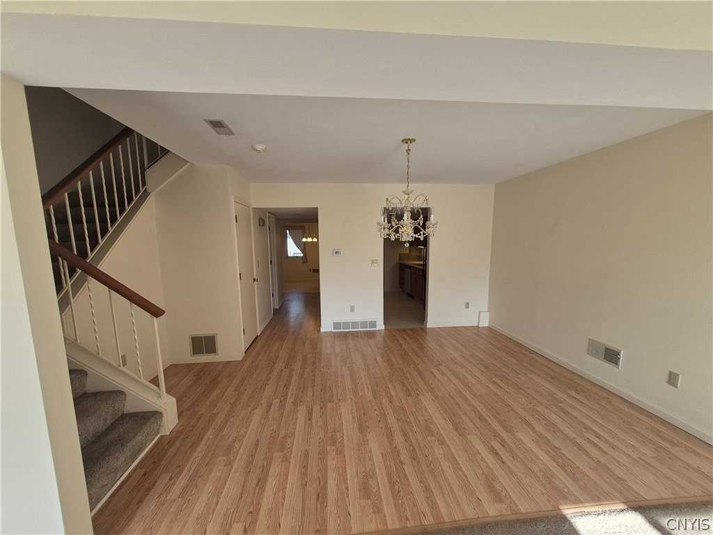 489 Summerhaven Dr N - Photo 4 of 18