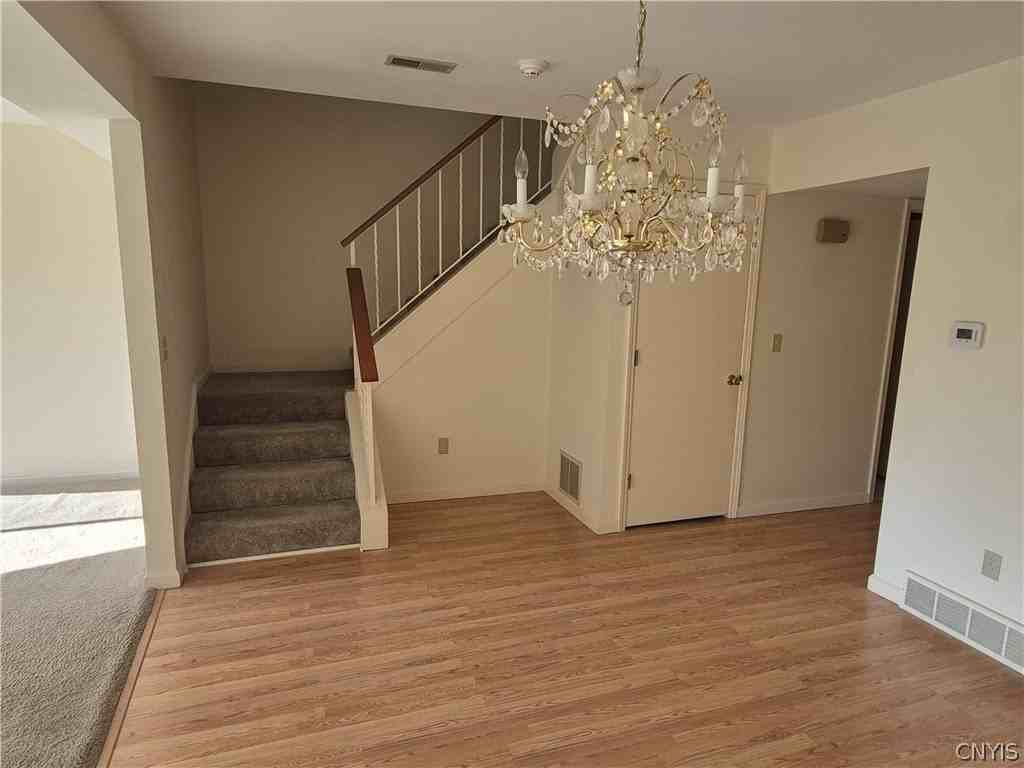 489 Summerhaven Dr N - Photo 6 of 18