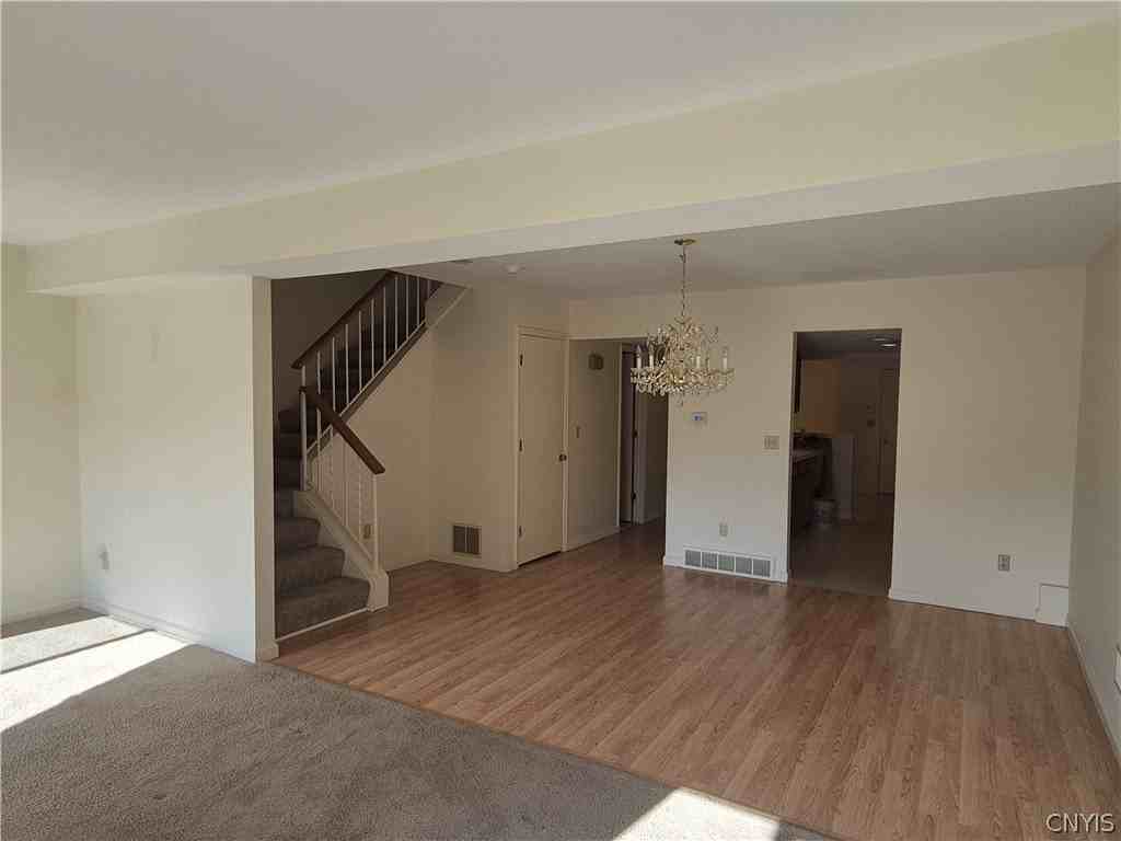 489 Summerhaven Dr N - Photo 7 of 18