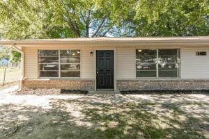 featured image of 1401 Plummer Dr #A