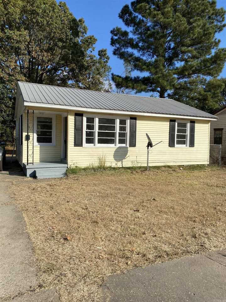 11 Shirley St - Photo 2 of 17