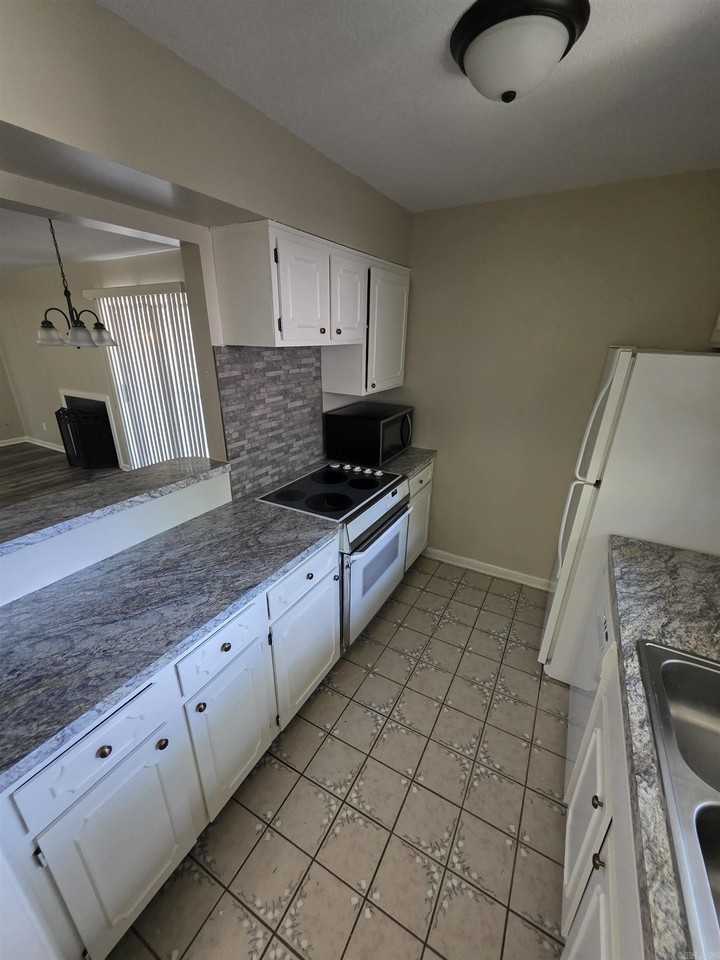 518 Green Mountain Dr #16 - Photo 3 of 26
