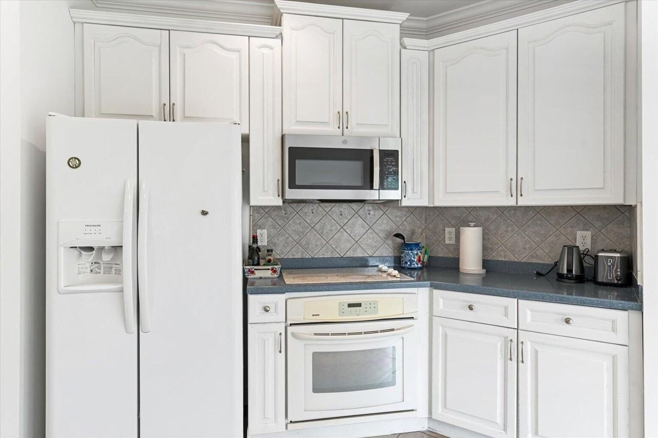 901 Renaissance Ct - Photo 6 of 33