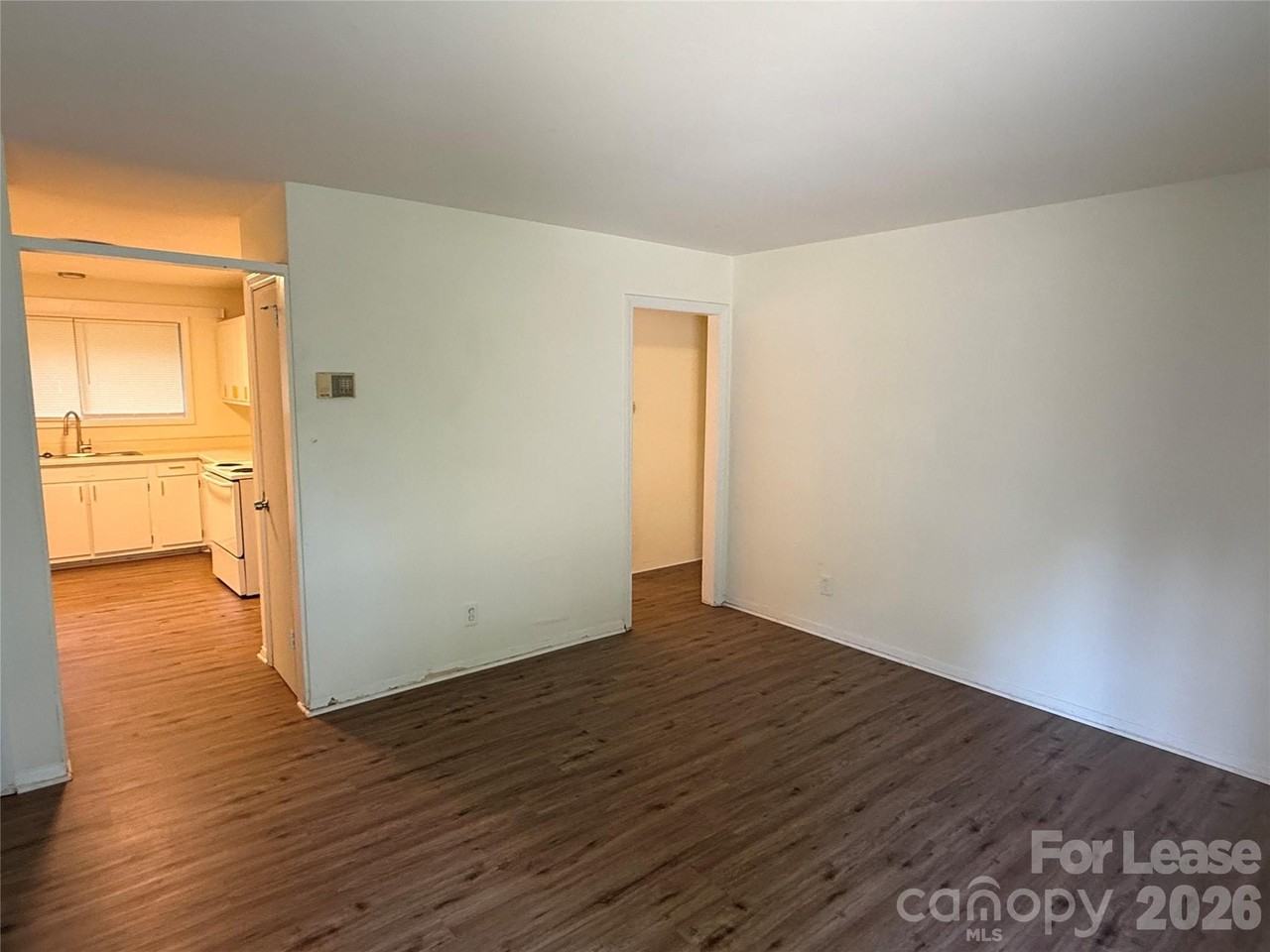 544 Blendwood Dr - Photo 2 of 9