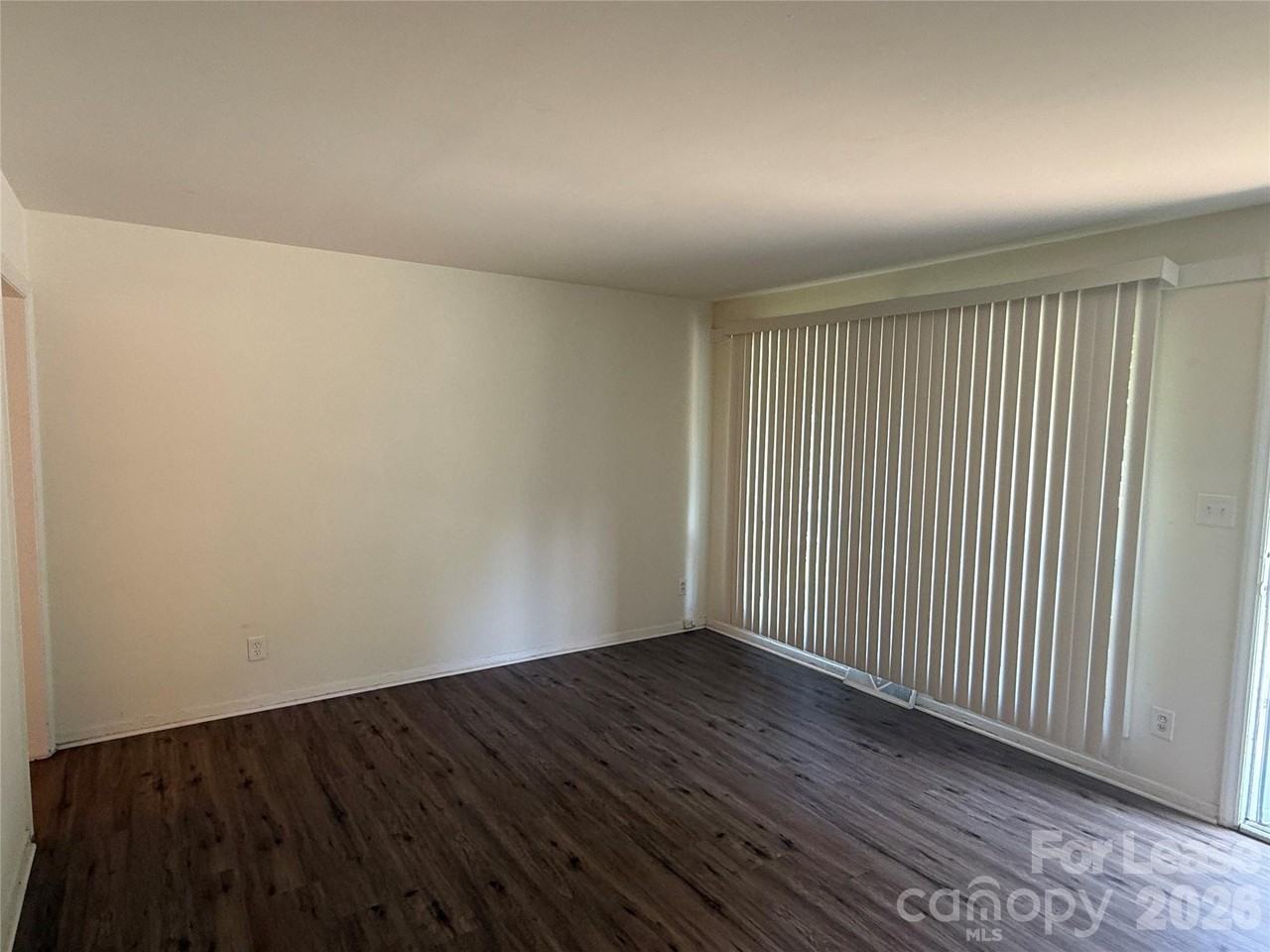 544 Blendwood Dr - Photo 3 of 9
