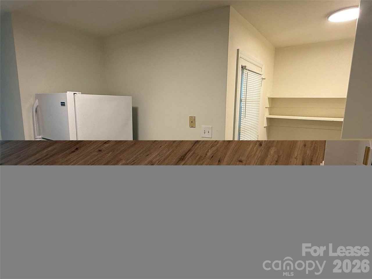 544 Blendwood Dr - Photo 5 of 9