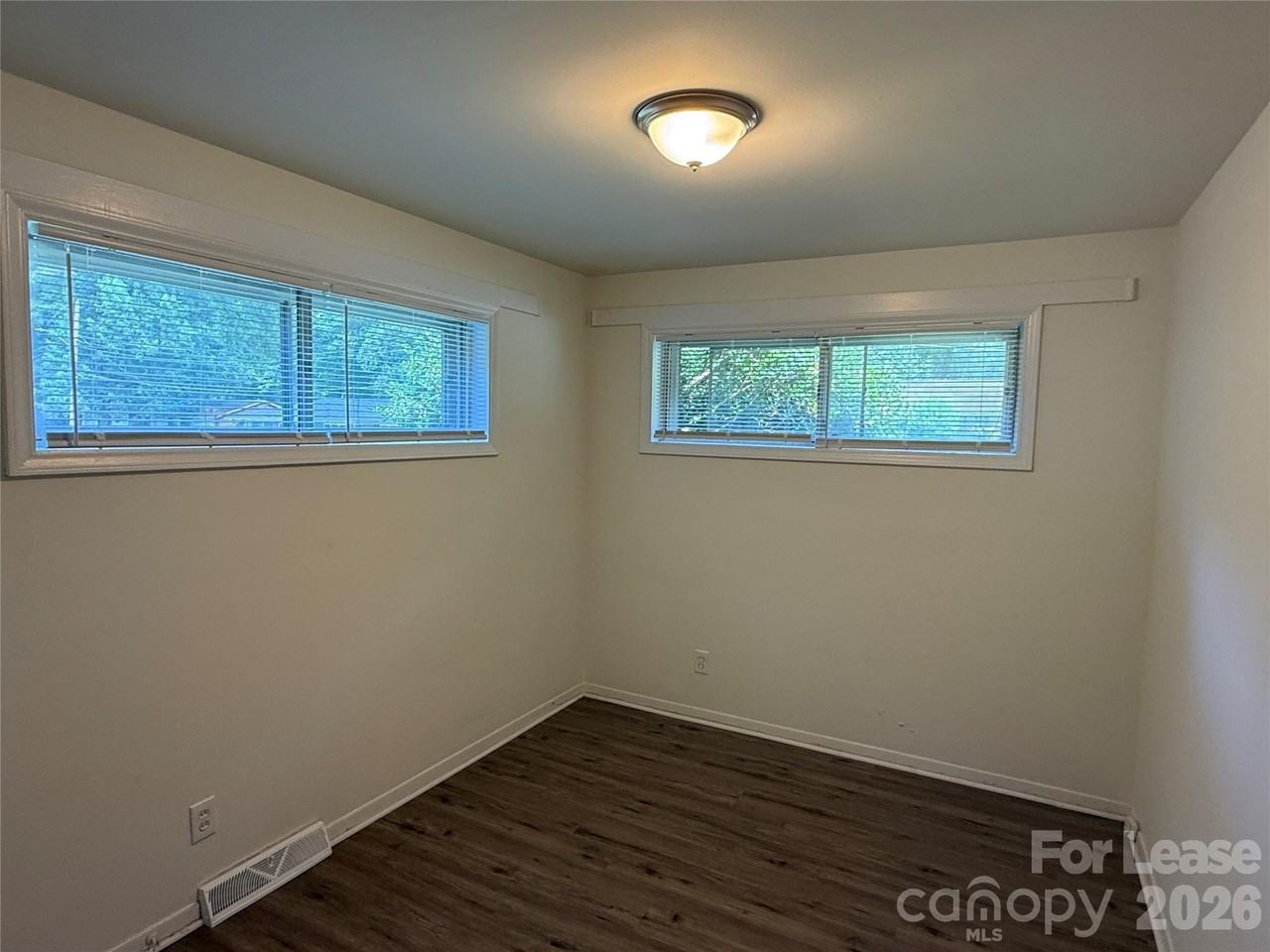 544 Blendwood Dr - Photo 7 of 9