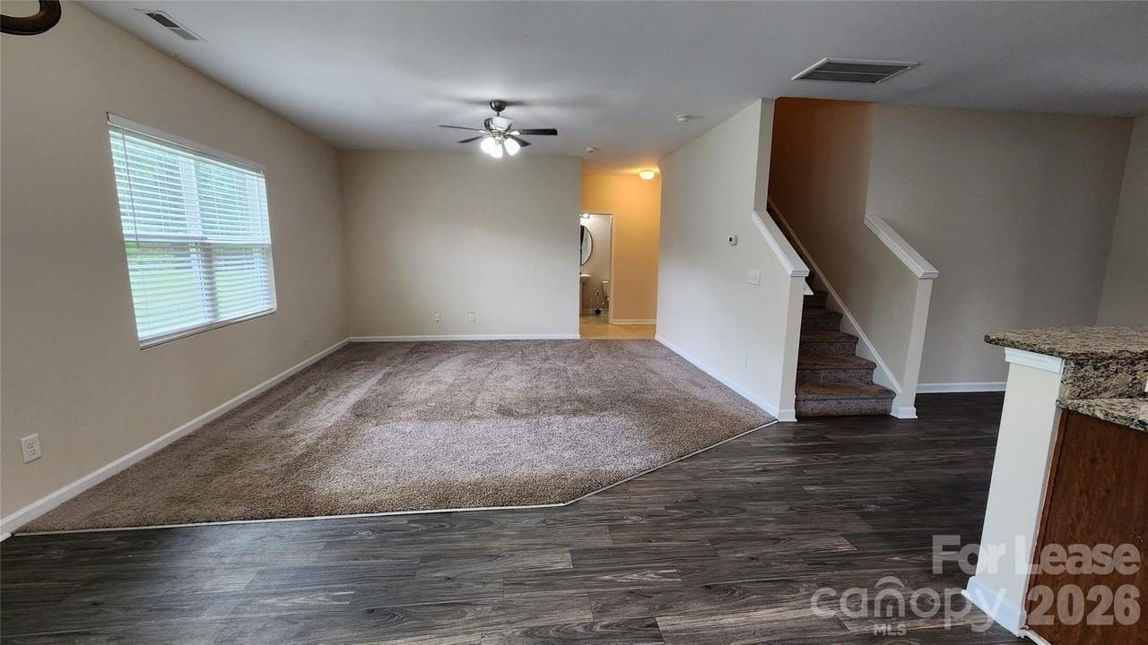 5002 Houndscroft Rd - Photo 4 of 17