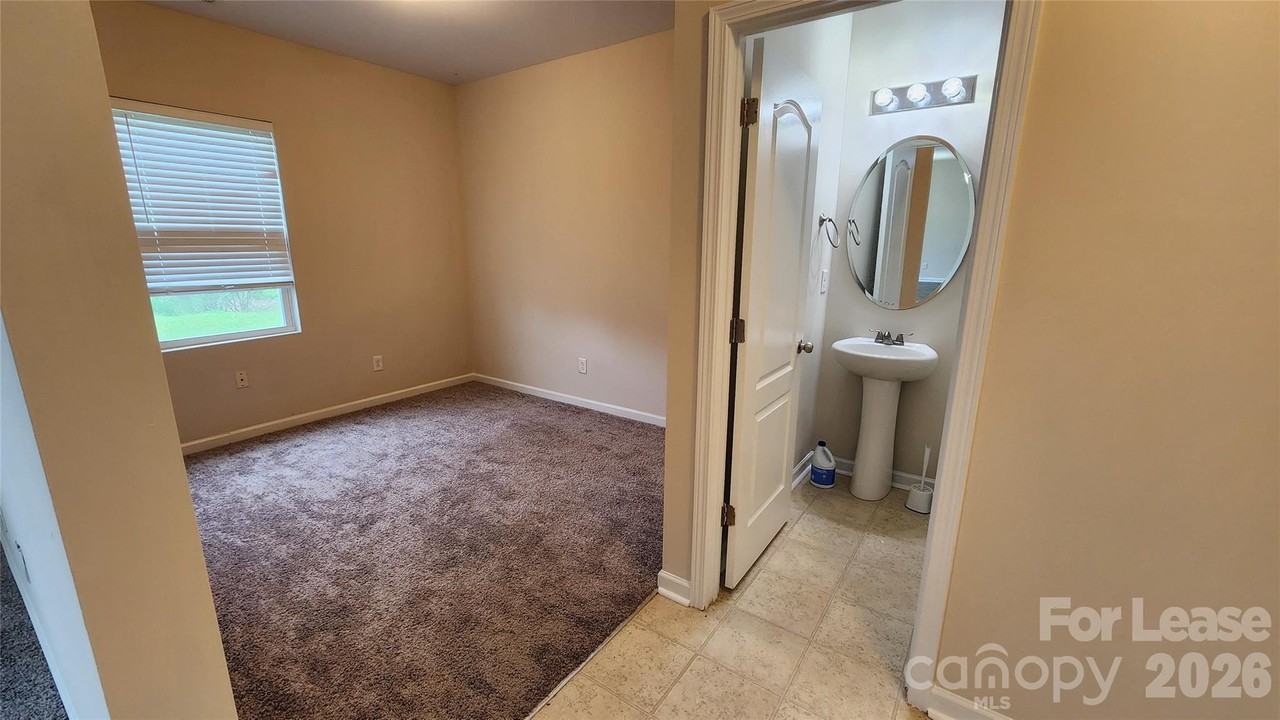 5002 Houndscroft Rd - Photo 5 of 17
