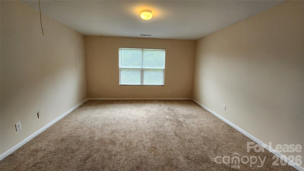 5002 Houndscroft Rd - Photo 7 of 17