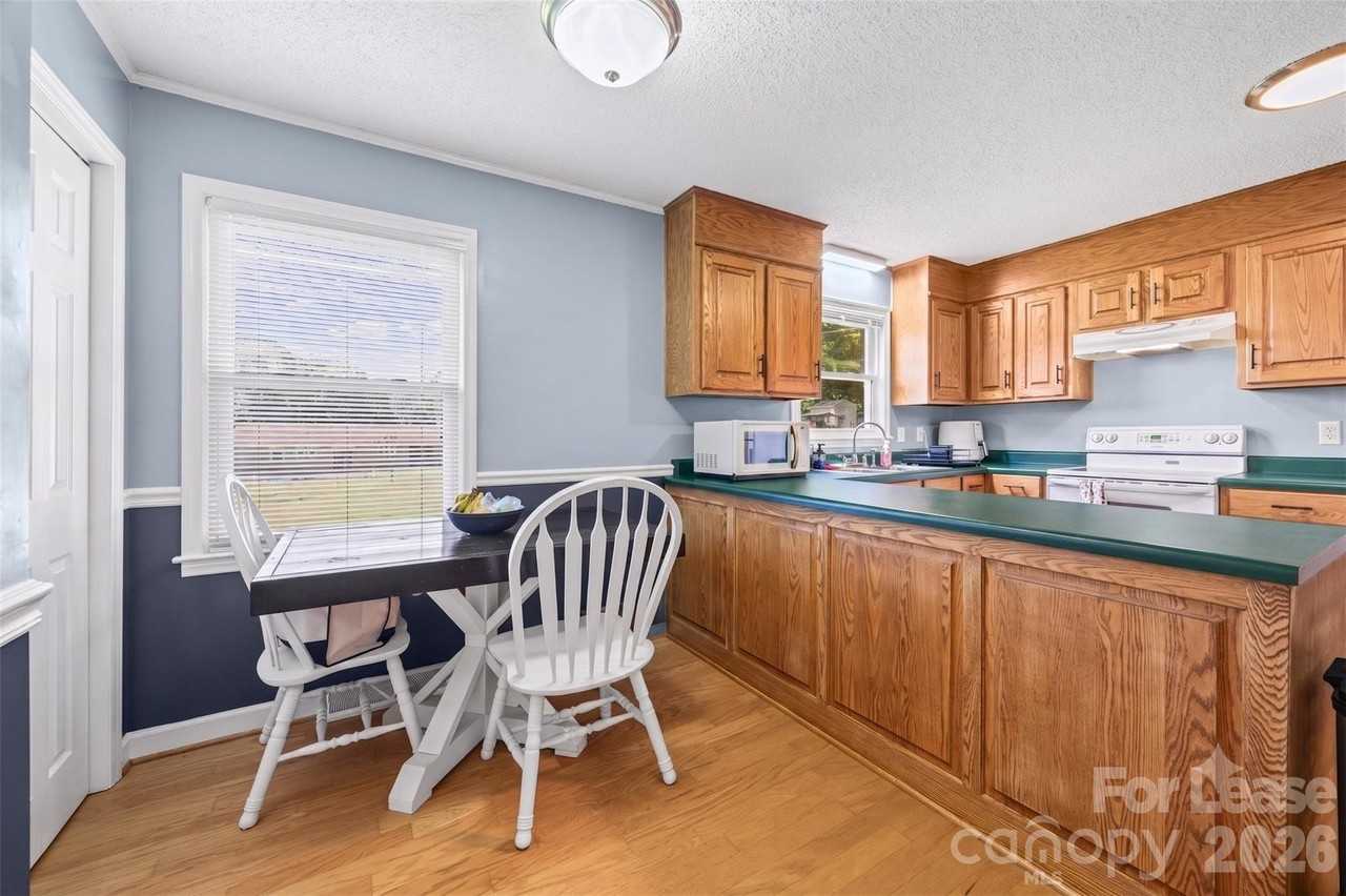 324 Bright Ave - Photo 4 of 23