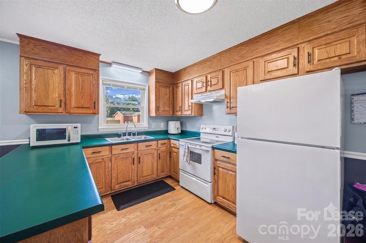 324 Bright Ave - Photo 5 of 23