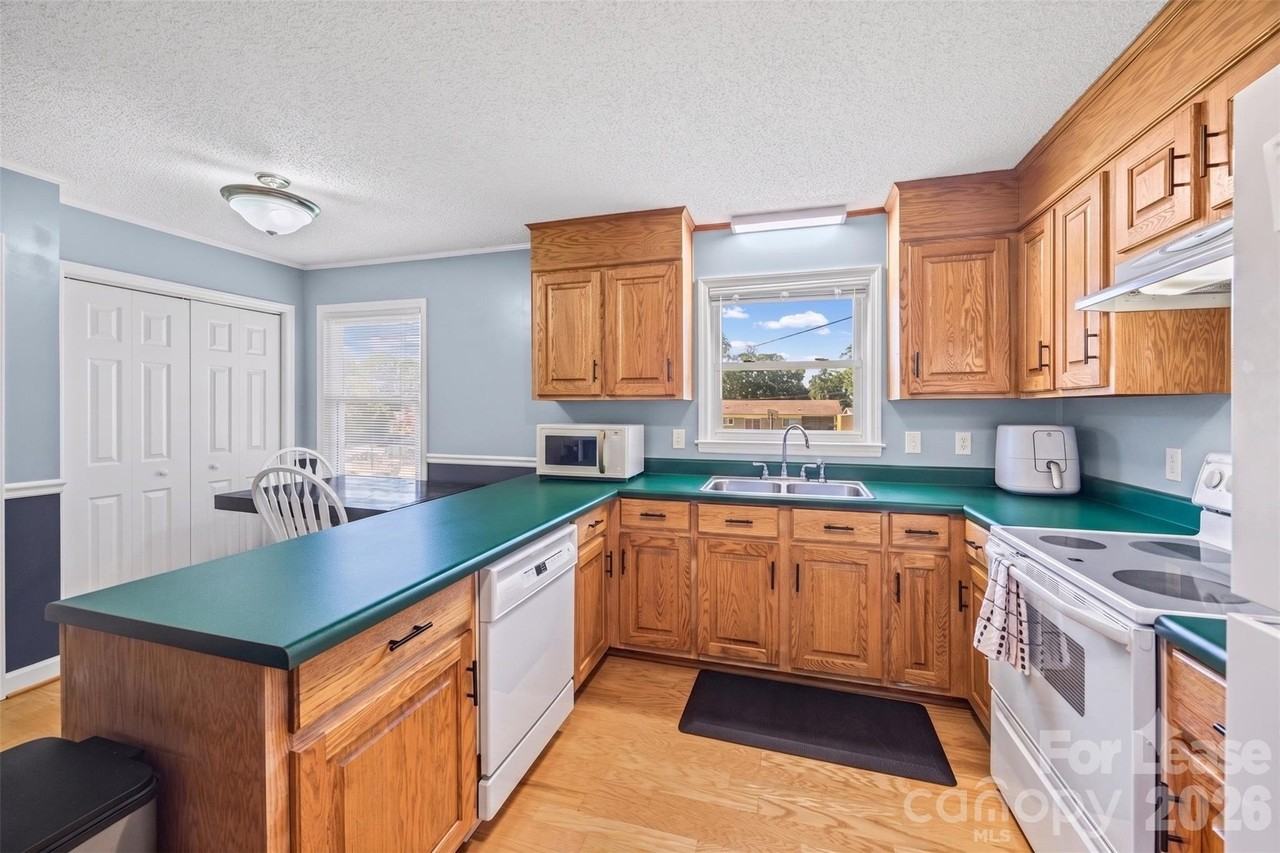 324 Bright Ave - Photo 6 of 23